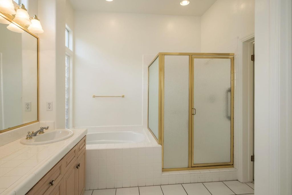 Image 18 of property listing at 2151 W Via Le Fontane, Fresno, CA 93711