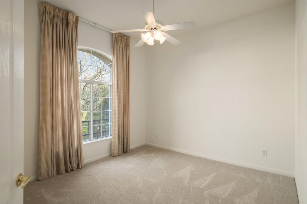 Image 20 of property listing at 2151 W Via Le Fontane, Fresno, CA 93711