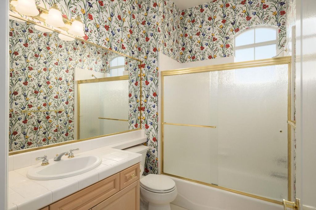 Image 21 of property listing at 2151 W Via Le Fontane, Fresno, CA 93711