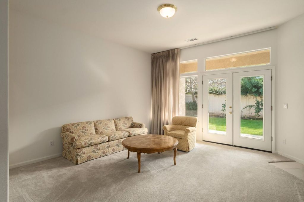 Image 5 of property listing at 2151 W Via Le Fontane, Fresno, CA 93711