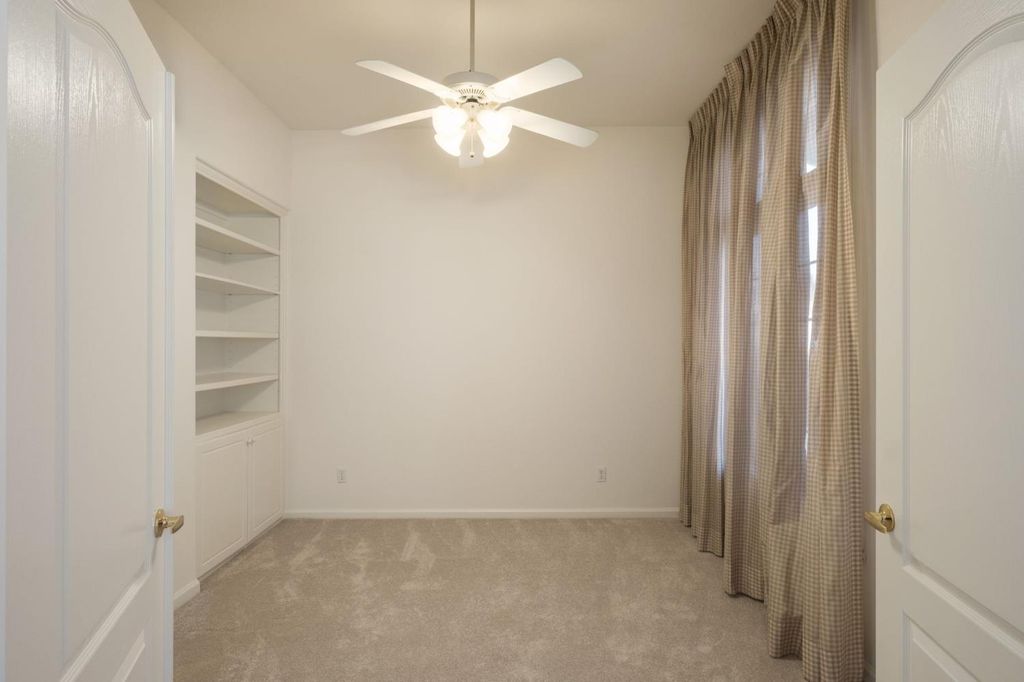 Image 7 of property listing at 2151 W Via Le Fontane, Fresno, CA 93711