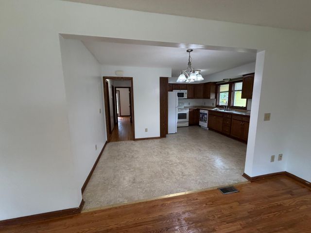 2140 Bush Avenue E, Saint Paul, MN 55119