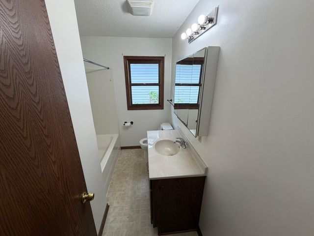 2140 Bush Avenue E, Saint Paul, MN 55119