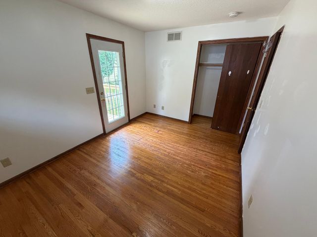 2140 Bush Avenue E, Saint Paul, MN 55119