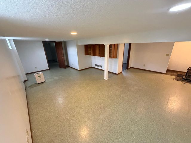 2140 Bush Avenue E, Saint Paul, MN 55119