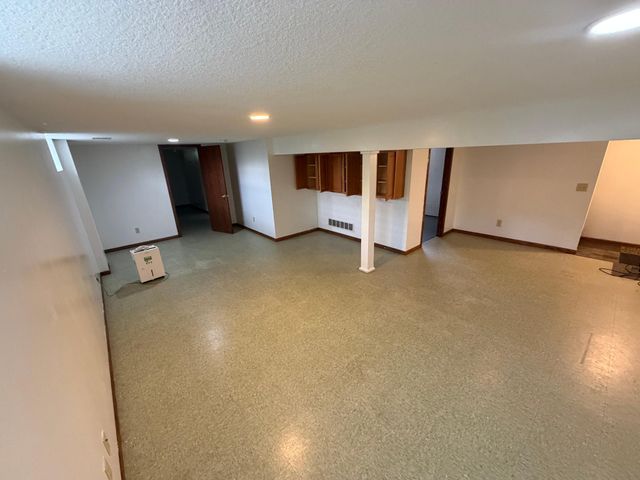 2140 Bush Avenue E, Saint Paul, MN 55119