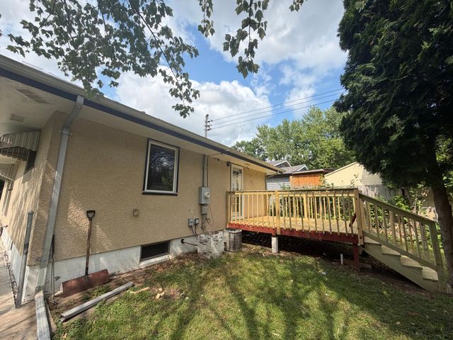 2140 Bush Avenue E, Saint Paul, MN 55119