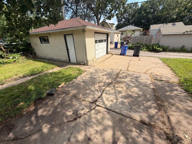 2140 Bush Avenue E, Saint Paul, MN 55119