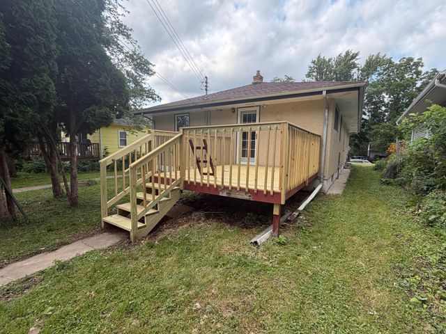 2140 Bush Avenue E, Saint Paul, MN 55119