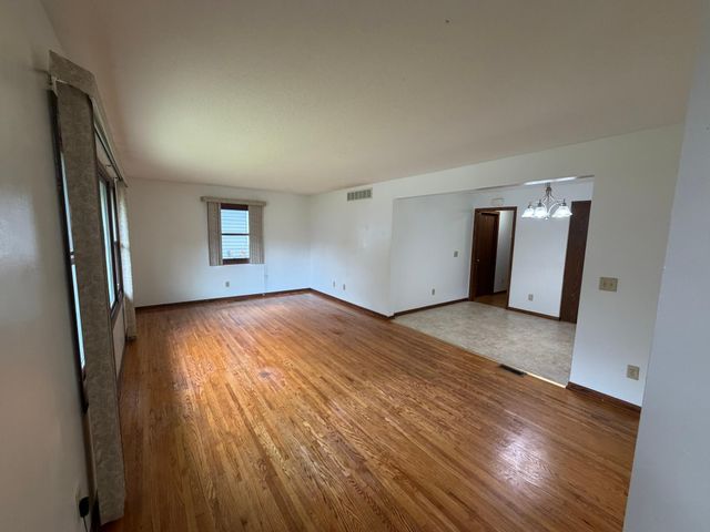 2140 Bush Avenue E, Saint Paul, MN 55119