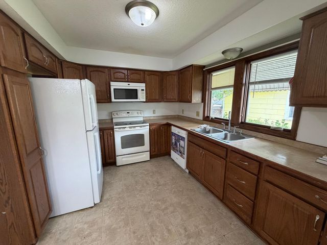 2140 Bush Avenue E, Saint Paul, MN 55119
