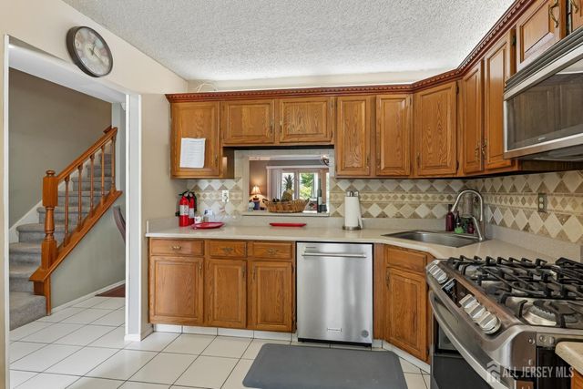 79-79 chelsea Court, Franklin, NJ 08873