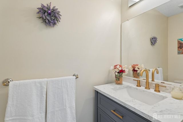 79-79 chelsea Court, Franklin, NJ 08873