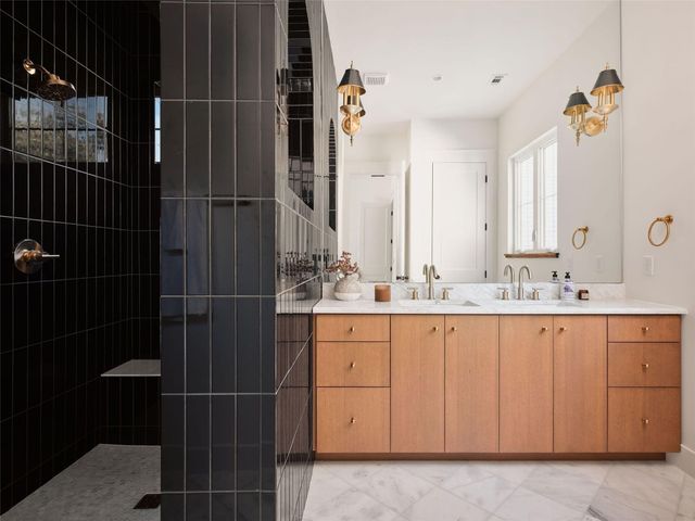 610 Allen ST 1, Austin, TX 78702