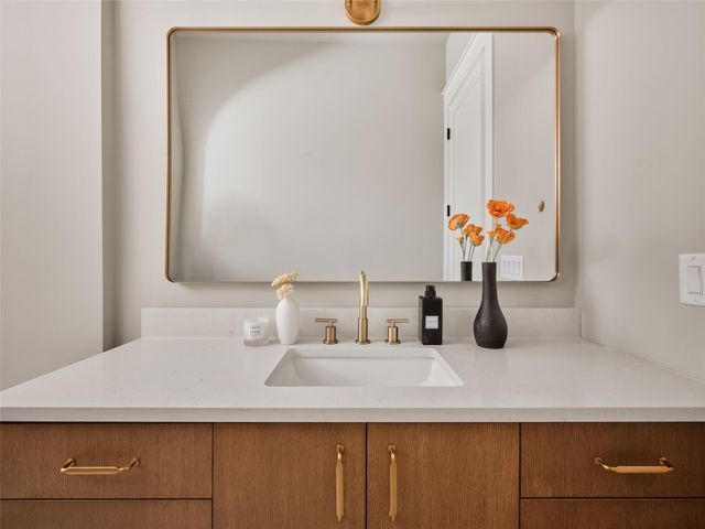 610 Allen ST 1, Austin, TX 78702