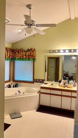 2460 Otter Creek Lane, Elgin, IL 60123