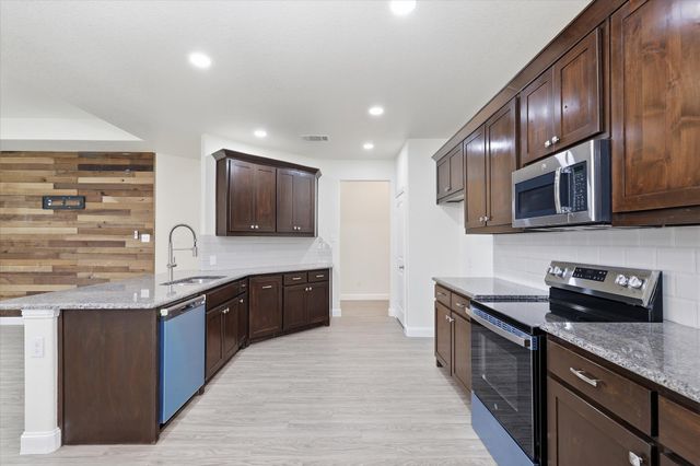 11 Pleasant Valley, Sanger, TX 76266