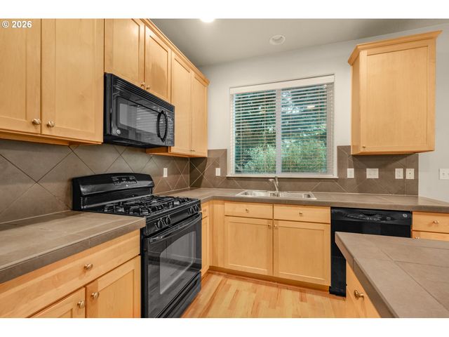 4865 Se SANDALWOOD St, Hillsboro, OR 97123