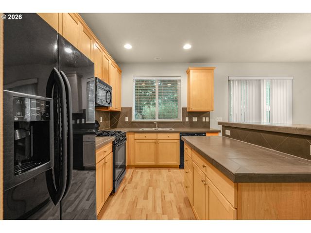 4865 Se SANDALWOOD St, Hillsboro, OR 97123