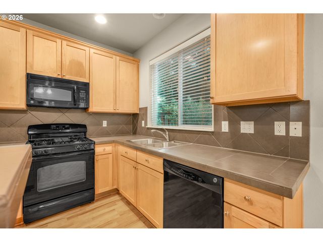 4865 Se SANDALWOOD St, Hillsboro, OR 97123