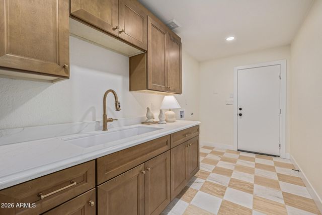 9008 N 83RD Street, Scottsdale, AZ 85258