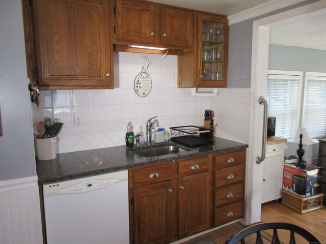 18 Harkness Drive, Milford, CT 06460