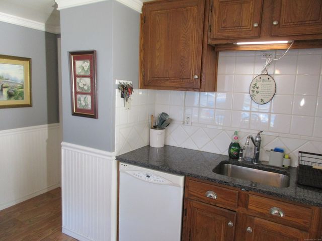 18 Harkness Drive, Milford, CT 06460