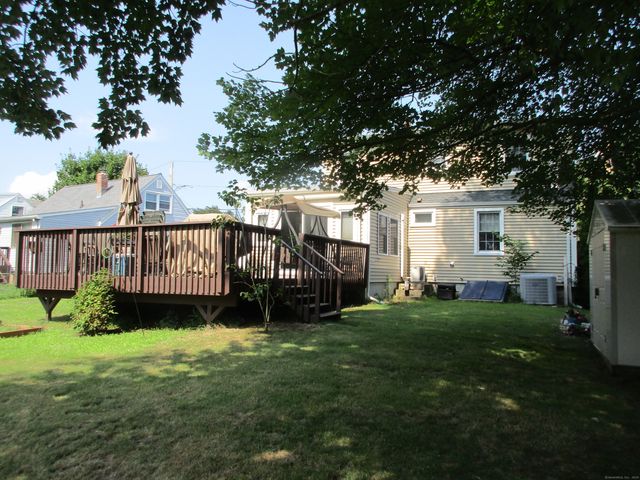 18 Harkness Drive, Milford, CT 06460