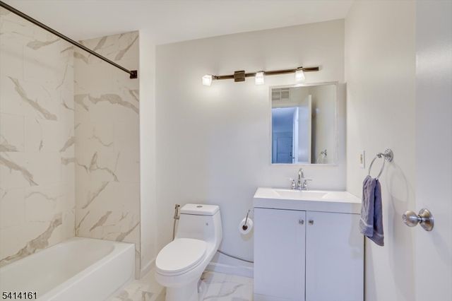 2211 Old Stone Mill Dr 2211, East Windsor Twp., NJ 08512