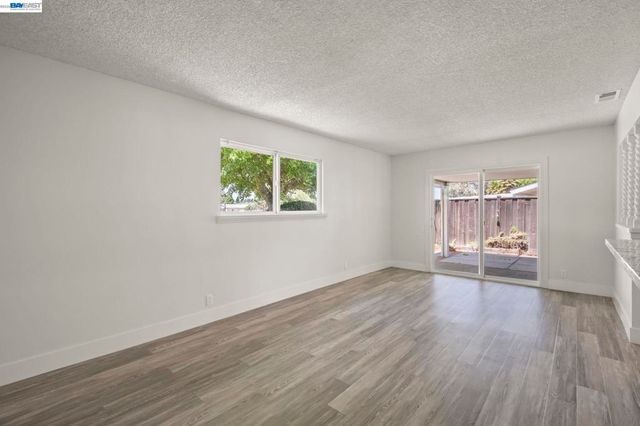 1116 Hollyhock St, Livermore, CA 94551