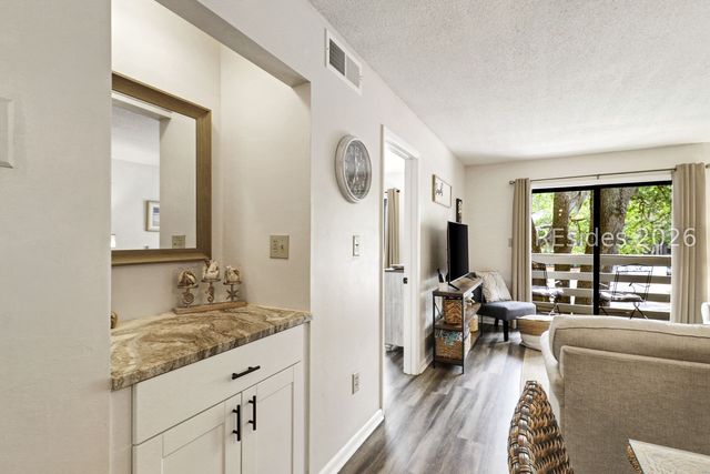 45 Folly Field Rd Apt 5H, Hilton Head Island, SC 29928