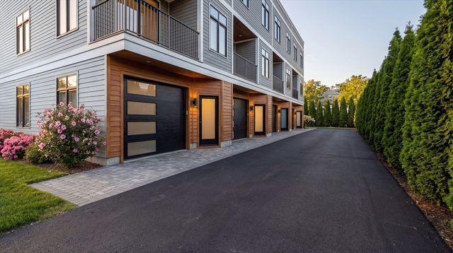 15 Tanglewood B, Boston, MA 02124