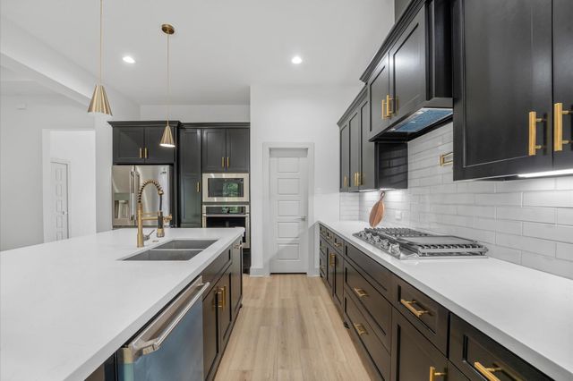 79 Road 6606, Dayton, TX 77535