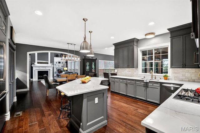 9225 Caddyshack Circle, Sunset Hills, MO 63127