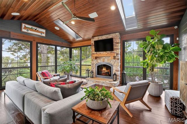 9225 Caddyshack Circle, Sunset Hills, MO 63127