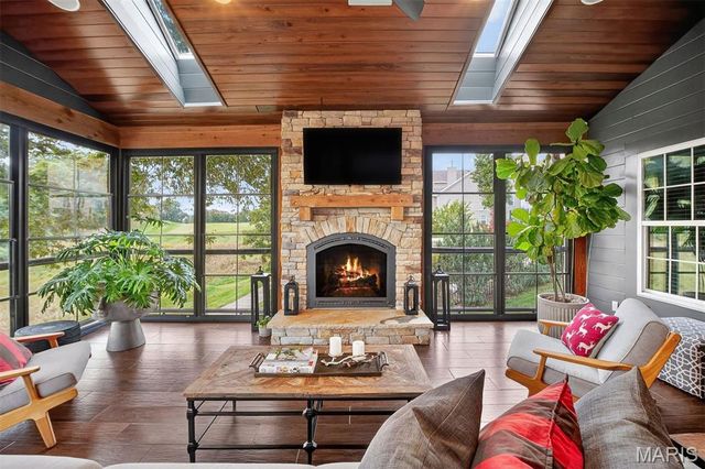 9225 Caddyshack Circle, Sunset Hills, MO 63127