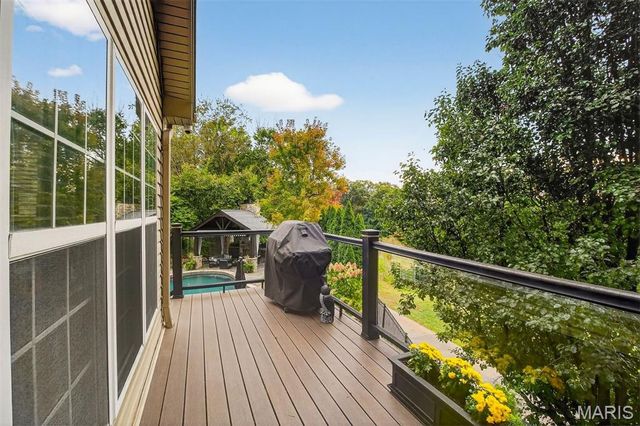 9225 Caddyshack Circle, Sunset Hills, MO 63127