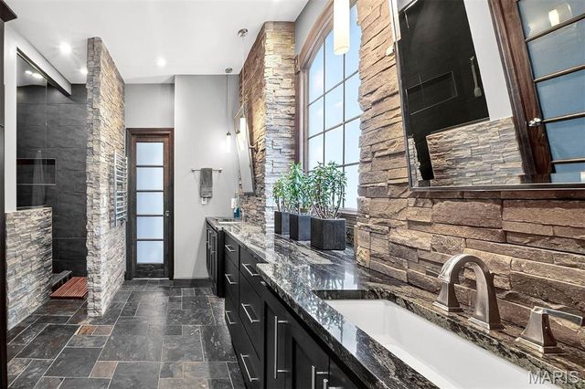 9225 Caddyshack Circle, Sunset Hills, MO 63127