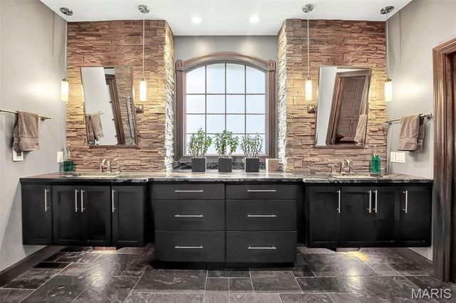 9225 Caddyshack Circle, Sunset Hills, MO 63127