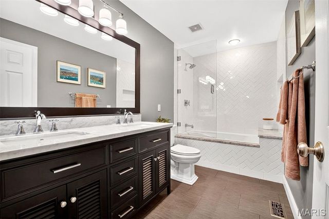 9225 Caddyshack Circle, Sunset Hills, MO 63127