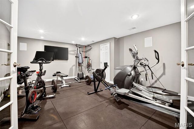 9225 Caddyshack Circle, Sunset Hills, MO 63127