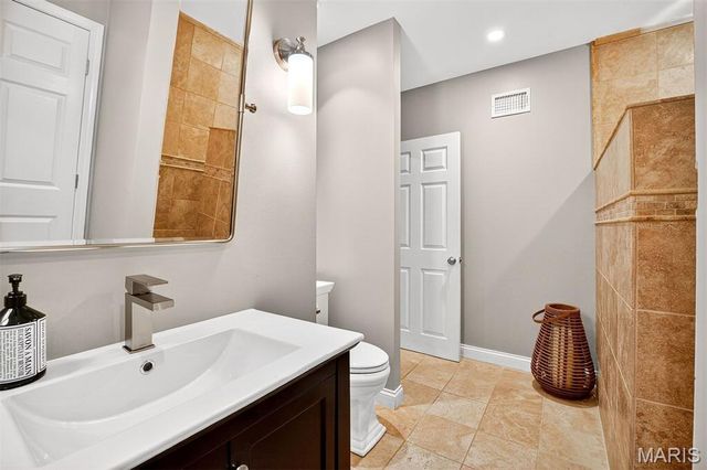 9225 Caddyshack Circle, Sunset Hills, MO 63127