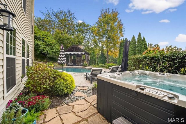 9225 Caddyshack Circle, Sunset Hills, MO 63127