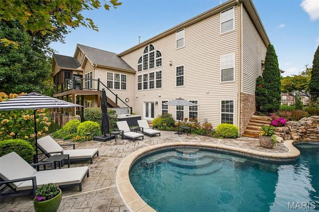 9225 Caddyshack Circle, Sunset Hills, MO 63127