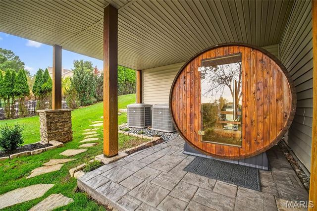 9225 Caddyshack Circle, Sunset Hills, MO 63127