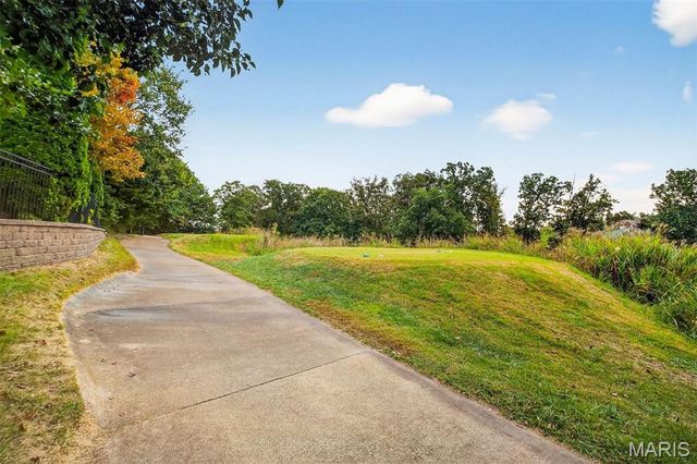 9225 Caddyshack Circle, Sunset Hills, MO 63127