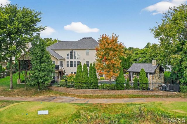 9225 Caddyshack Circle, Sunset Hills, MO 63127