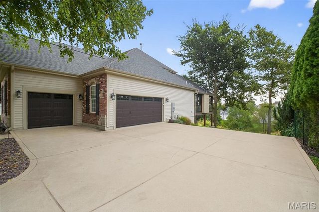 9225 Caddyshack Circle, Sunset Hills, MO 63127