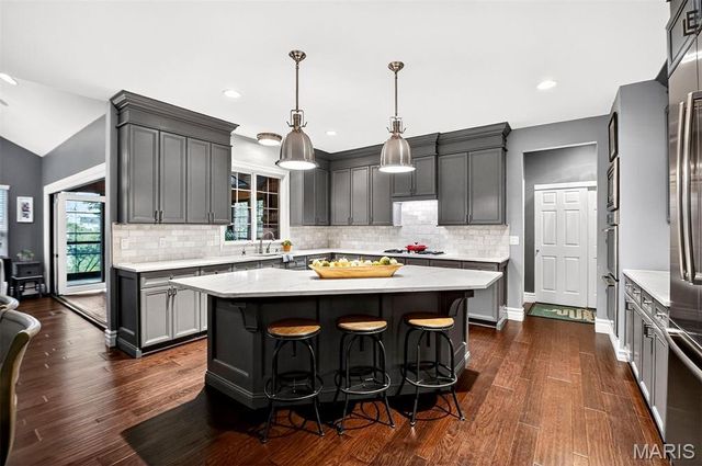 9225 Caddyshack Circle, Sunset Hills, MO 63127