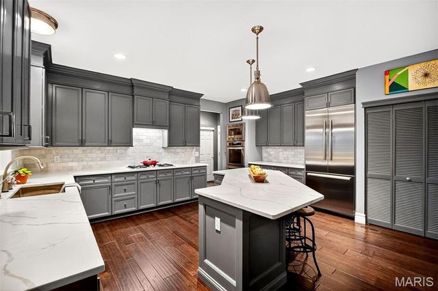 9225 Caddyshack Circle, Sunset Hills, MO 63127